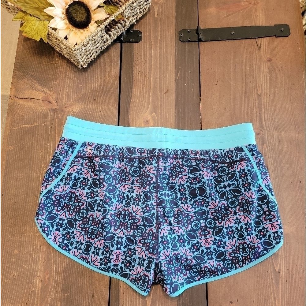 Fabletics shorts drawstring size XL - Picture 2 of 3